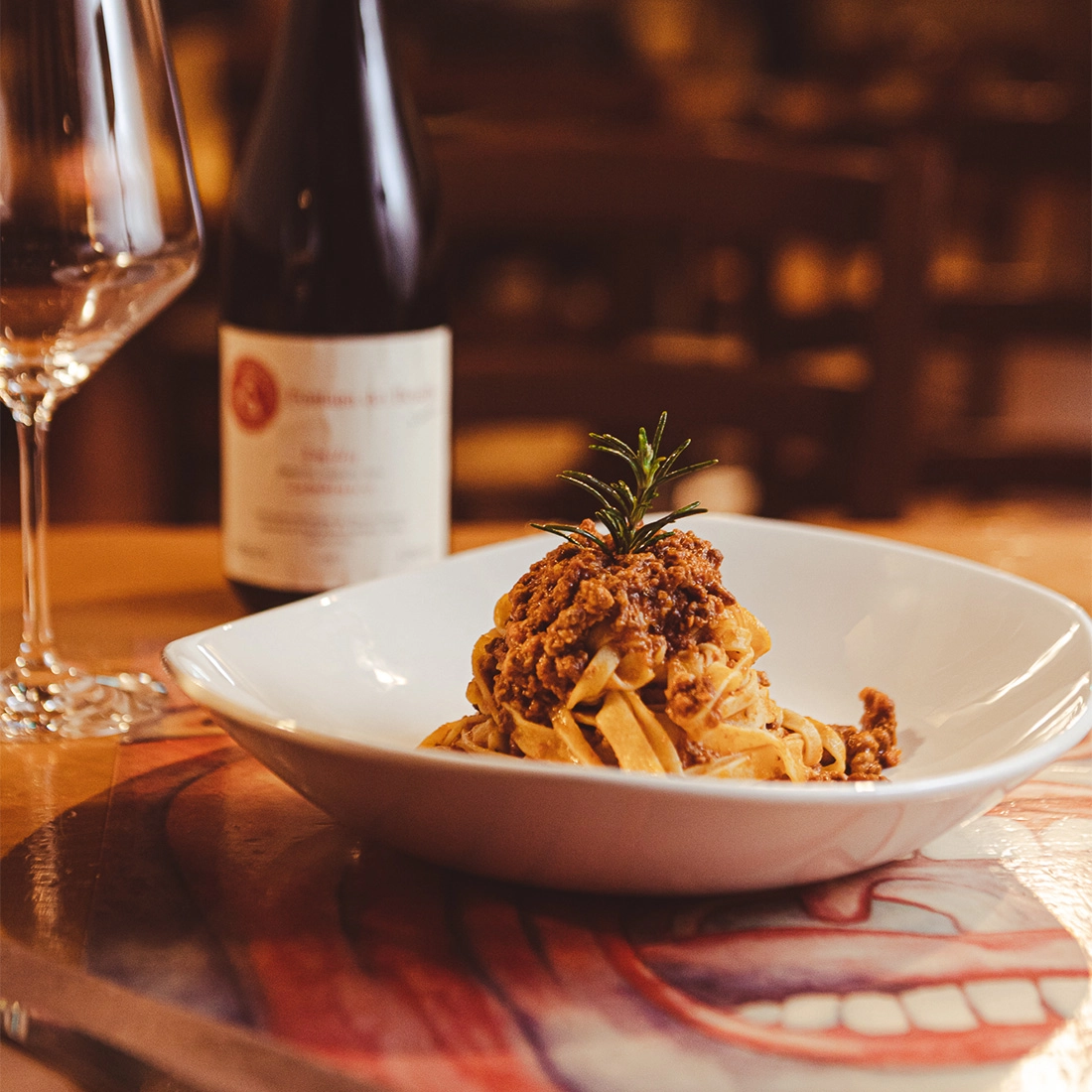 Tagliatelle al ragù con vino